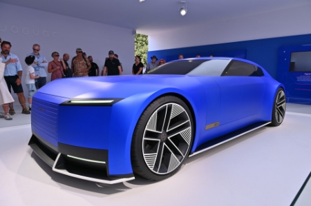 نقد آتشین طراح افسانه‌ای فراری بر جگوار Type 00: آینده یا فاجعه؟