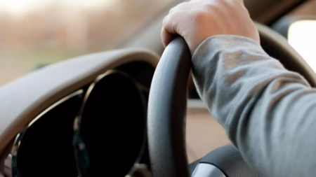 لرزش فرمان در سرعت بالا و هنگام ترمزگیری؛ علل و راهکارها