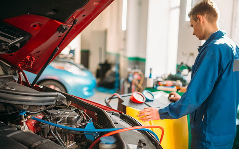 بررسی سیستم کولر خودرو برای نشتی گاز